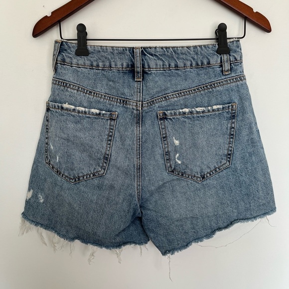 Dynamite Distressed Denim Women's Shorts size 26 - Picture 3 of 4
